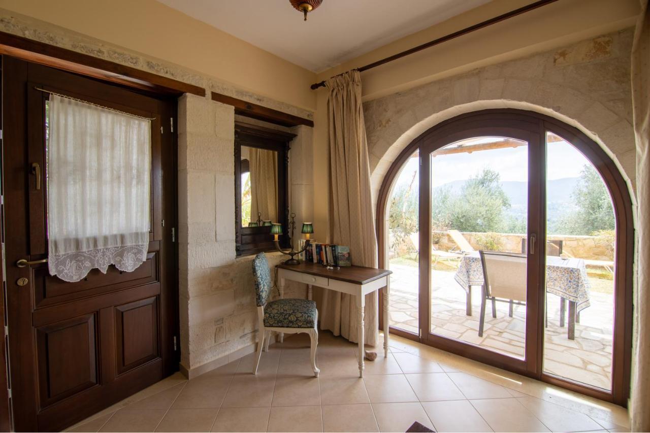 Kritamos Villa & Apartments Kamilari Bagian luar foto
